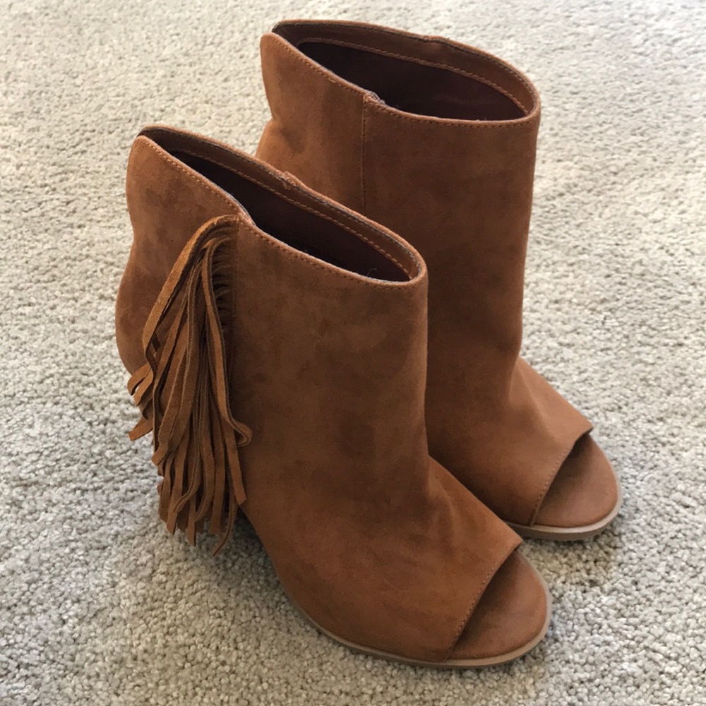 Brown suede ankle boots with fringe